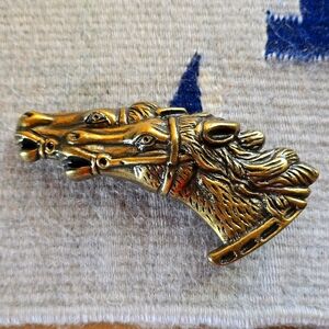 Two horse head buckle